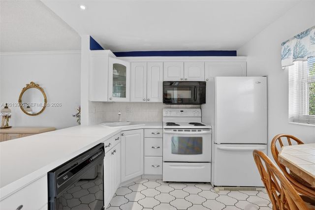2991 NW 46th Ave 204, Lauderdale Lakes, FL 33313