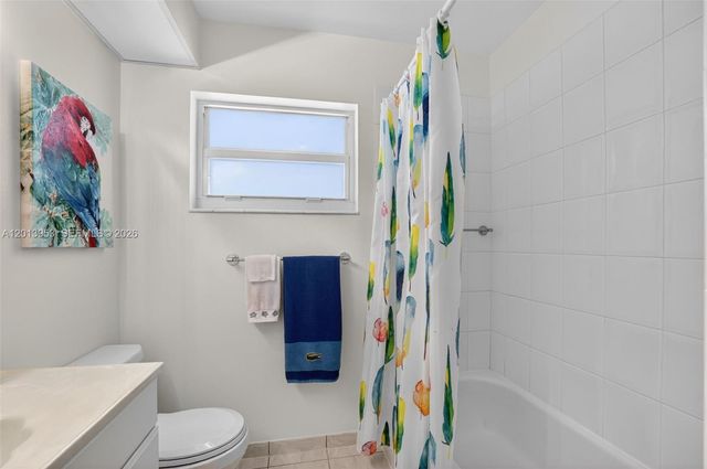 2991 NW 46th Ave 204, Lauderdale Lakes, FL 33313