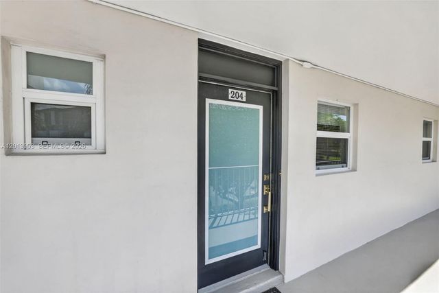 2991 NW 46th Ave 204, Lauderdale Lakes, FL 33313
