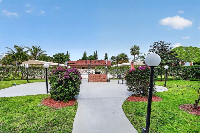 2991 NW 46th Ave 204, Lauderdale Lakes, FL 33313