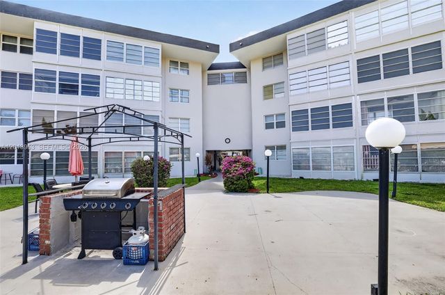 2991 NW 46th Ave 204, Lauderdale Lakes, FL 33313