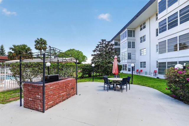 2991 NW 46th Ave 204, Lauderdale Lakes, FL 33313