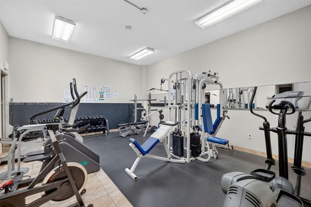 2991 NW 46th Ave 204, Lauderdale Lakes, FL 33313