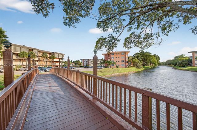 2991 NW 46th Ave 204, Lauderdale Lakes, FL 33313