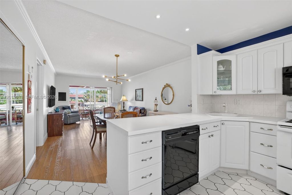 2991 NW 46th Ave 204, Lauderdale Lakes, FL 33313