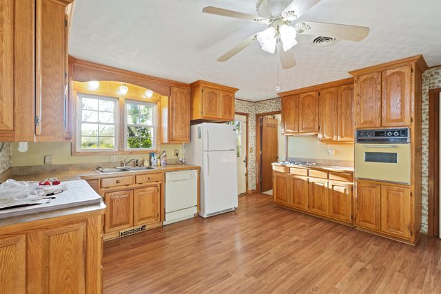 18008 State Highway 76, Cassville, MO 65625