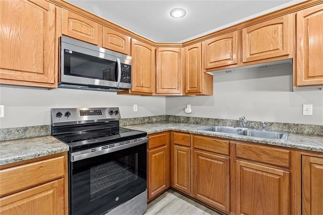 8820 Timber Creek Lane, Pleasant Valley, MO 64068