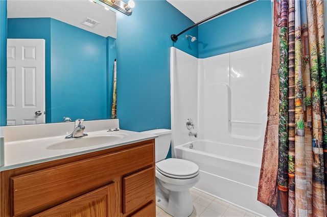 8820 Timber Creek Lane, Pleasant Valley, MO 64068