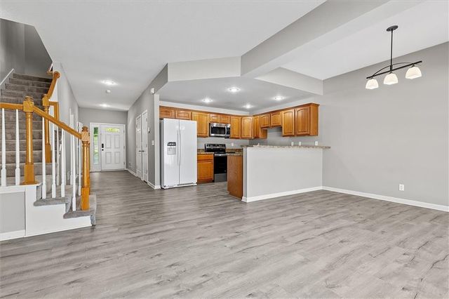 8820 Timber Creek Lane, Pleasant Valley, MO 64068