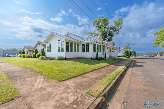 109 W 2nd Street, Tuscumbia, AL 35674