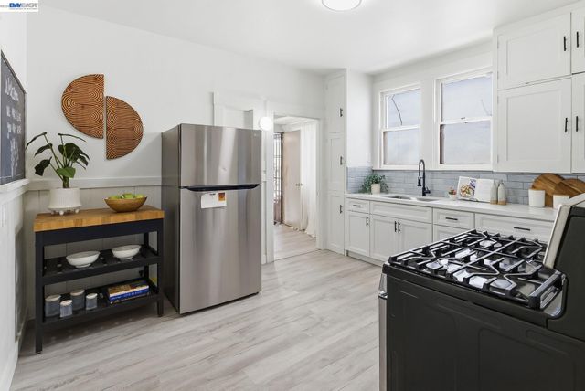 2049 Rutherford St, Oakland, CA 94601