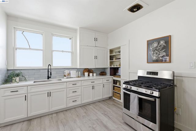2049 Rutherford St, Oakland, CA 94601