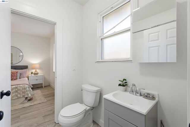 2049 Rutherford St, Oakland, CA 94601