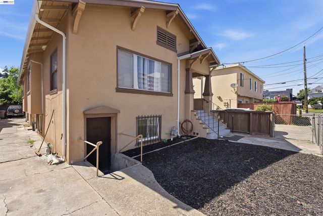 2049 Rutherford St, Oakland, CA 94601