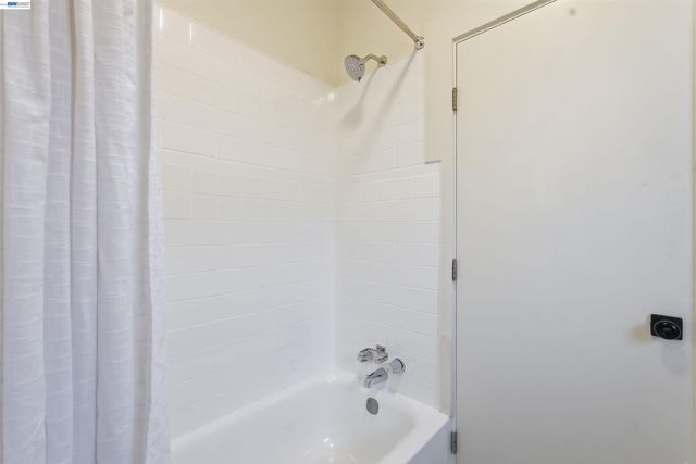 2049 Rutherford St, Oakland, CA 94601