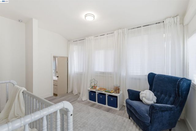 2049 Rutherford St, Oakland, CA 94601
