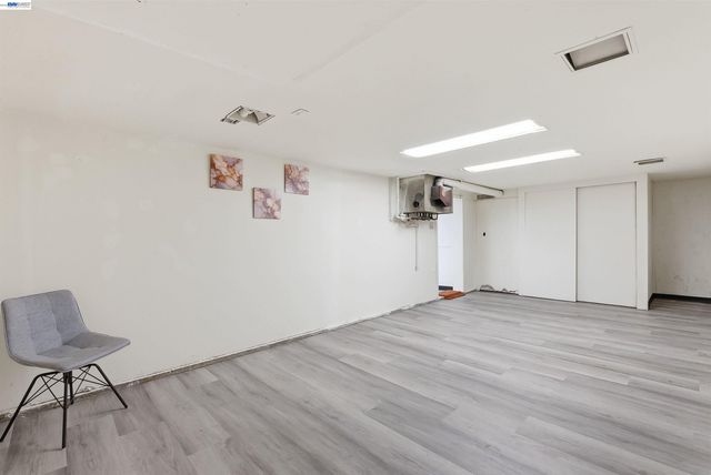 2049 Rutherford St, Oakland, CA 94601