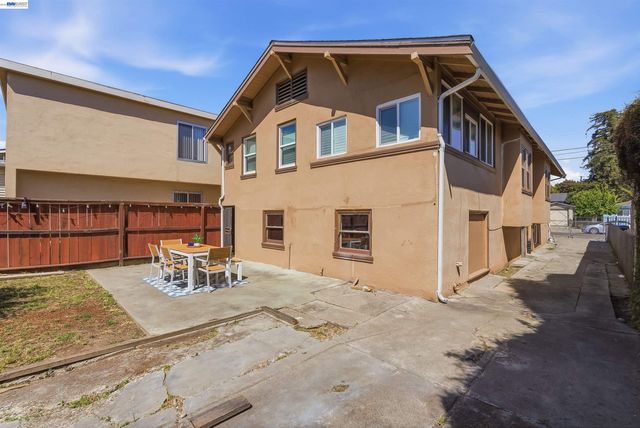 2049 Rutherford St, Oakland, CA 94601