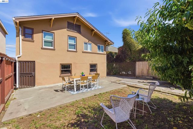 2049 Rutherford St, Oakland, CA 94601