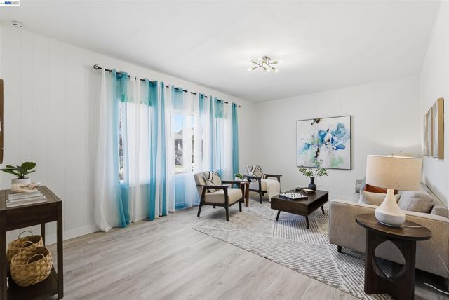 2049 Rutherford St, Oakland, CA 94601