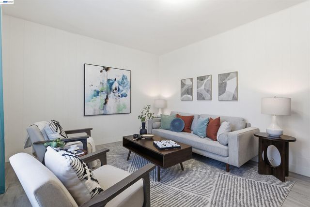 2049 Rutherford St, Oakland, CA 94601