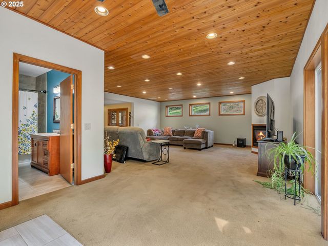 42274 ZIAK GNAT CREEK Ln, Astoria, OR 97103