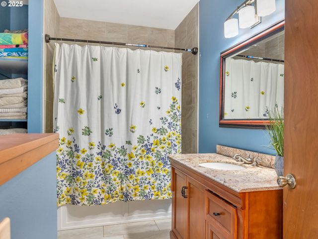 42274 ZIAK GNAT CREEK Ln, Astoria, OR 97103