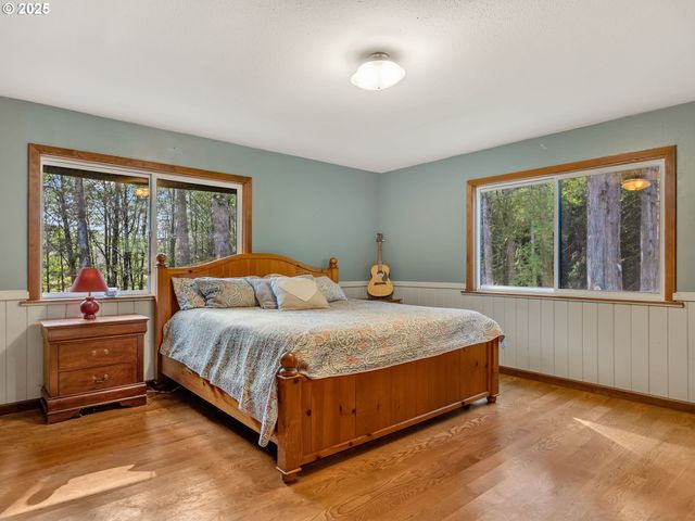 42274 ZIAK GNAT CREEK Ln, Astoria, OR 97103