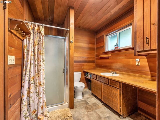 42274 ZIAK GNAT CREEK Ln, Astoria, OR 97103