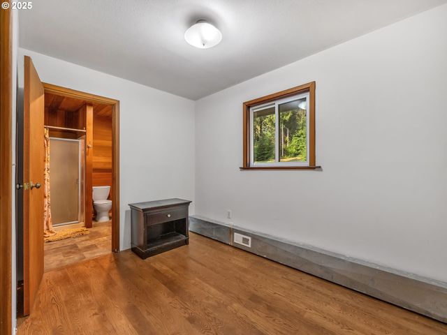 42274 ZIAK GNAT CREEK Ln, Astoria, OR 97103