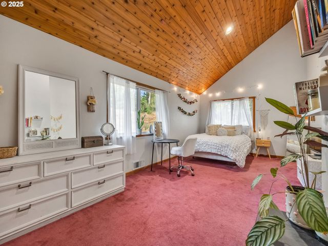 42274 ZIAK GNAT CREEK Ln, Astoria, OR 97103