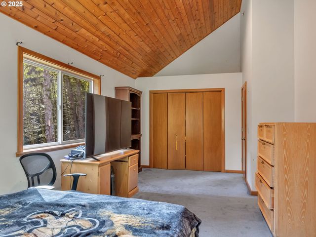 42274 ZIAK GNAT CREEK Ln, Astoria, OR 97103