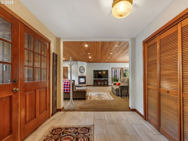 42274 ZIAK GNAT CREEK Ln, Astoria, OR 97103