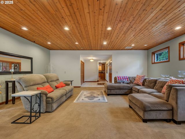 42274 ZIAK GNAT CREEK Ln, Astoria, OR 97103