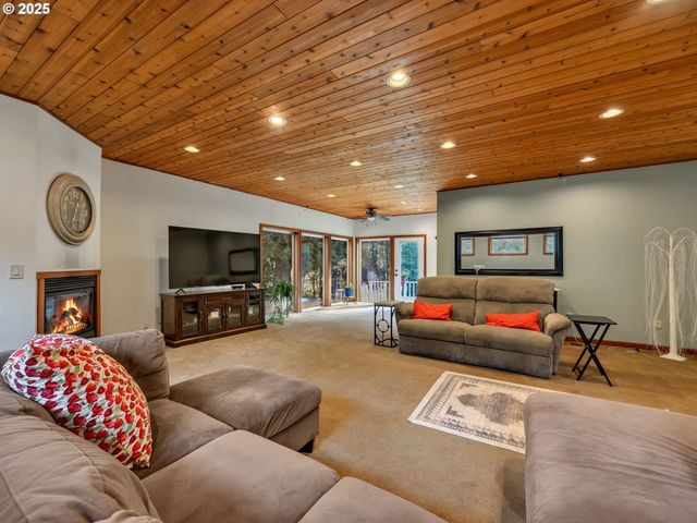 42274 ZIAK GNAT CREEK Ln, Astoria, OR 97103