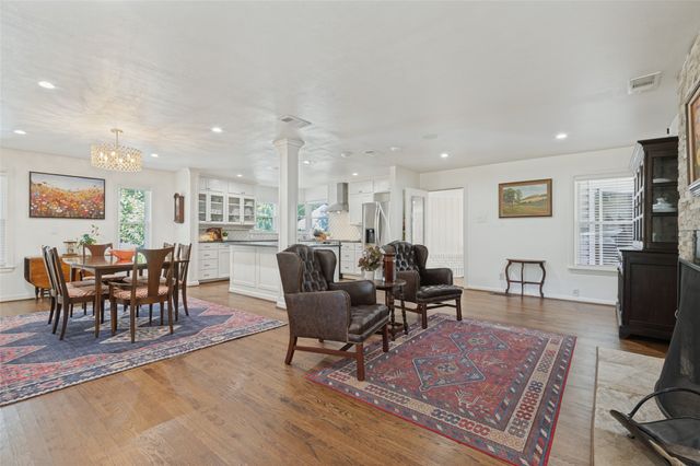 447 W Colorado Boulevard, Dallas, TX 75208