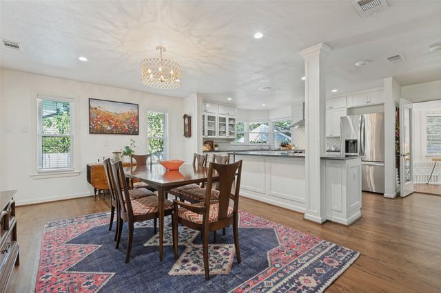 447 W Colorado Boulevard, Dallas, TX 75208