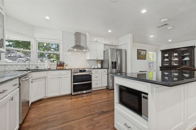 447 W Colorado Boulevard, Dallas, TX 75208