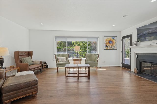 447 W Colorado Boulevard, Dallas, TX 75208