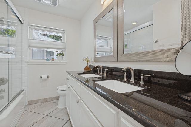 447 W Colorado Boulevard, Dallas, TX 75208