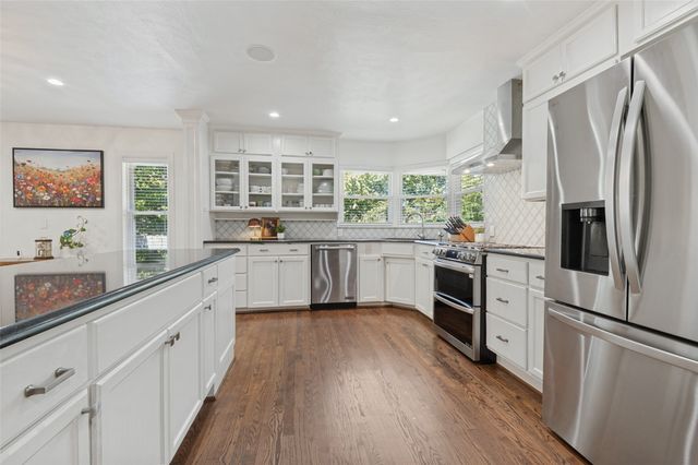 447 W Colorado Boulevard, Dallas, TX 75208
