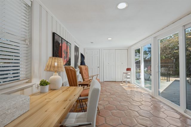 447 W Colorado Boulevard, Dallas, TX 75208