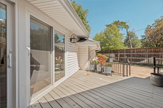 447 W Colorado Boulevard, Dallas, TX 75208