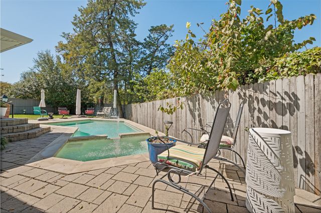 447 W Colorado Boulevard, Dallas, TX 75208