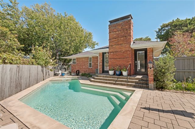 447 W Colorado Boulevard, Dallas, TX 75208