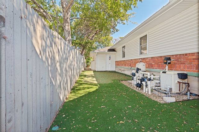 447 W Colorado Boulevard, Dallas, TX 75208