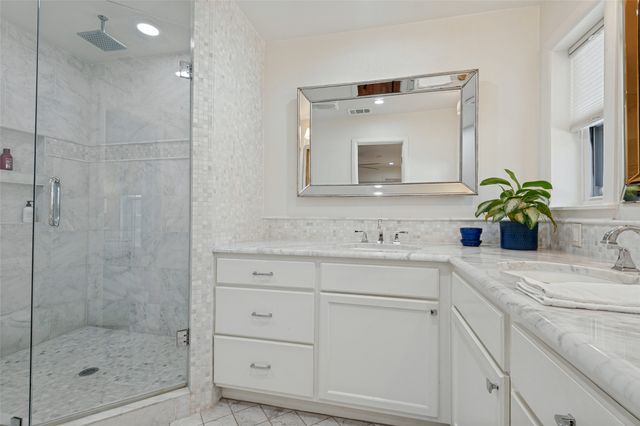 447 W Colorado Boulevard, Dallas, TX 75208