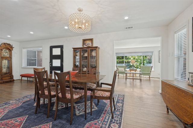 447 W Colorado Boulevard, Dallas, TX 75208