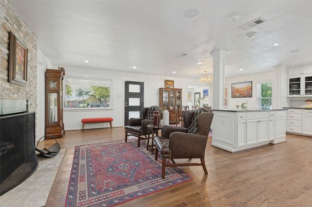 447 W Colorado Boulevard, Dallas, TX 75208