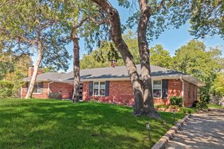 447 W Colorado Boulevard, Dallas, TX 75208